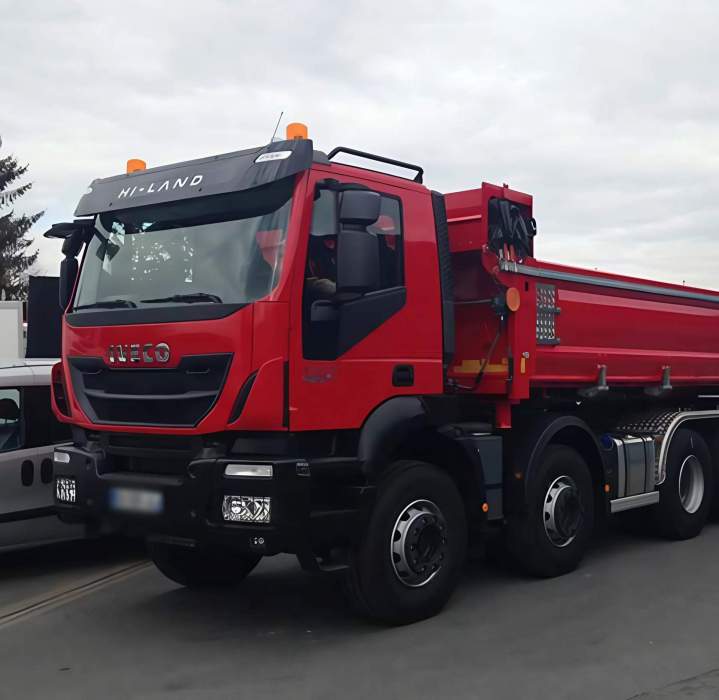 Location de camions et engins TP avec chauffeur.